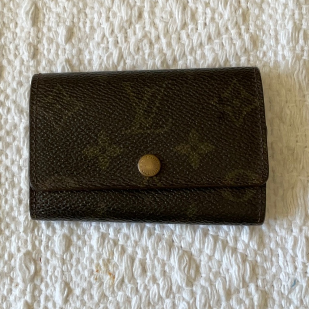 LV MONO KEY HOLDER “”Authentic “